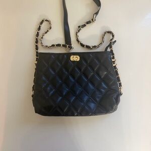 Chic Black Quilted Crossbody Bag with Gold Chain